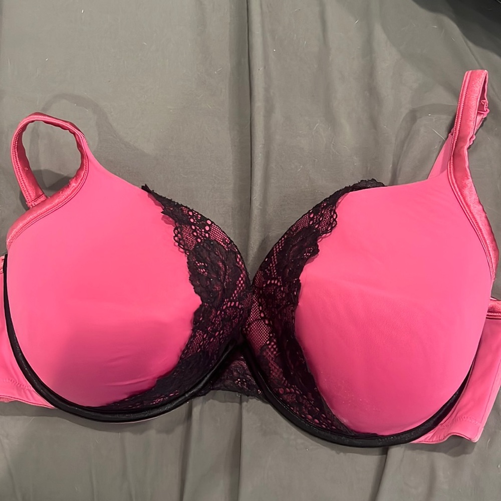 Cacique 42DDd pink and with black lace bra